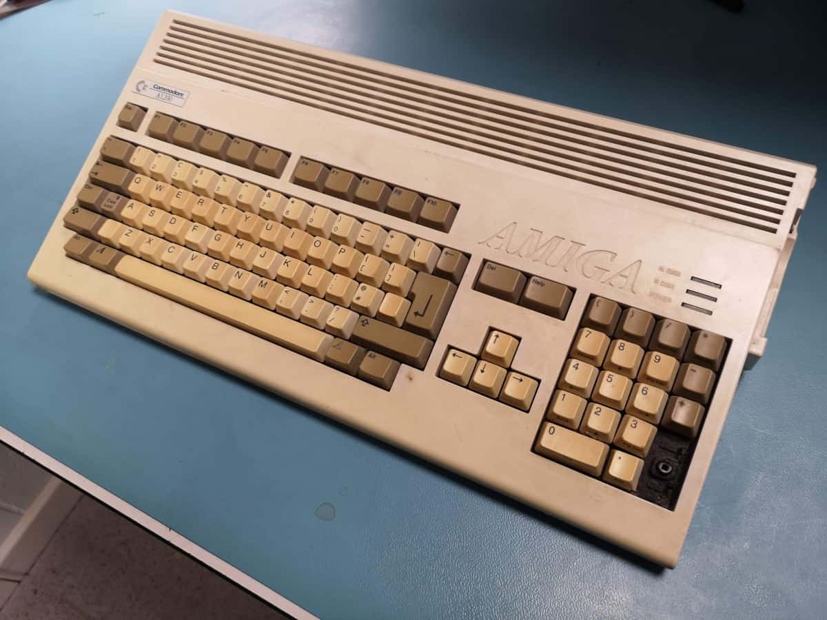 A Guide to Amiga 1200 Disassembly